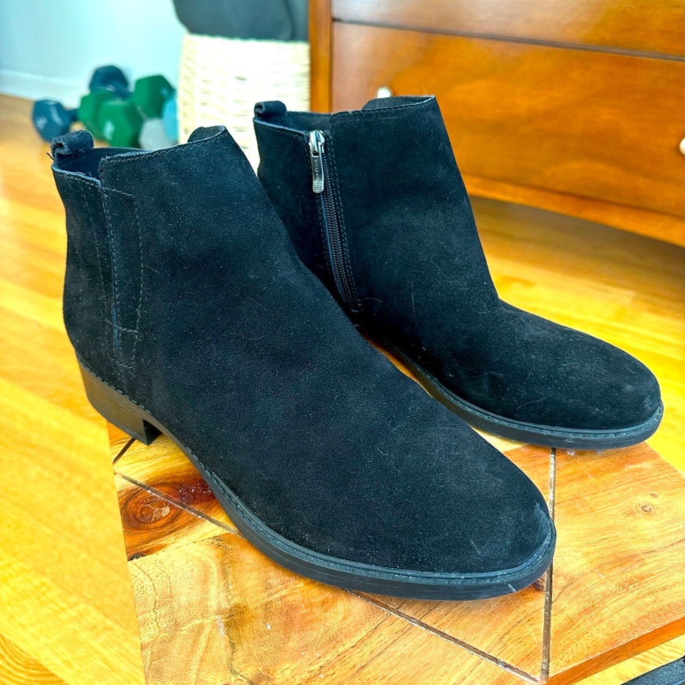 Easy spirit size 11 black suede booties
